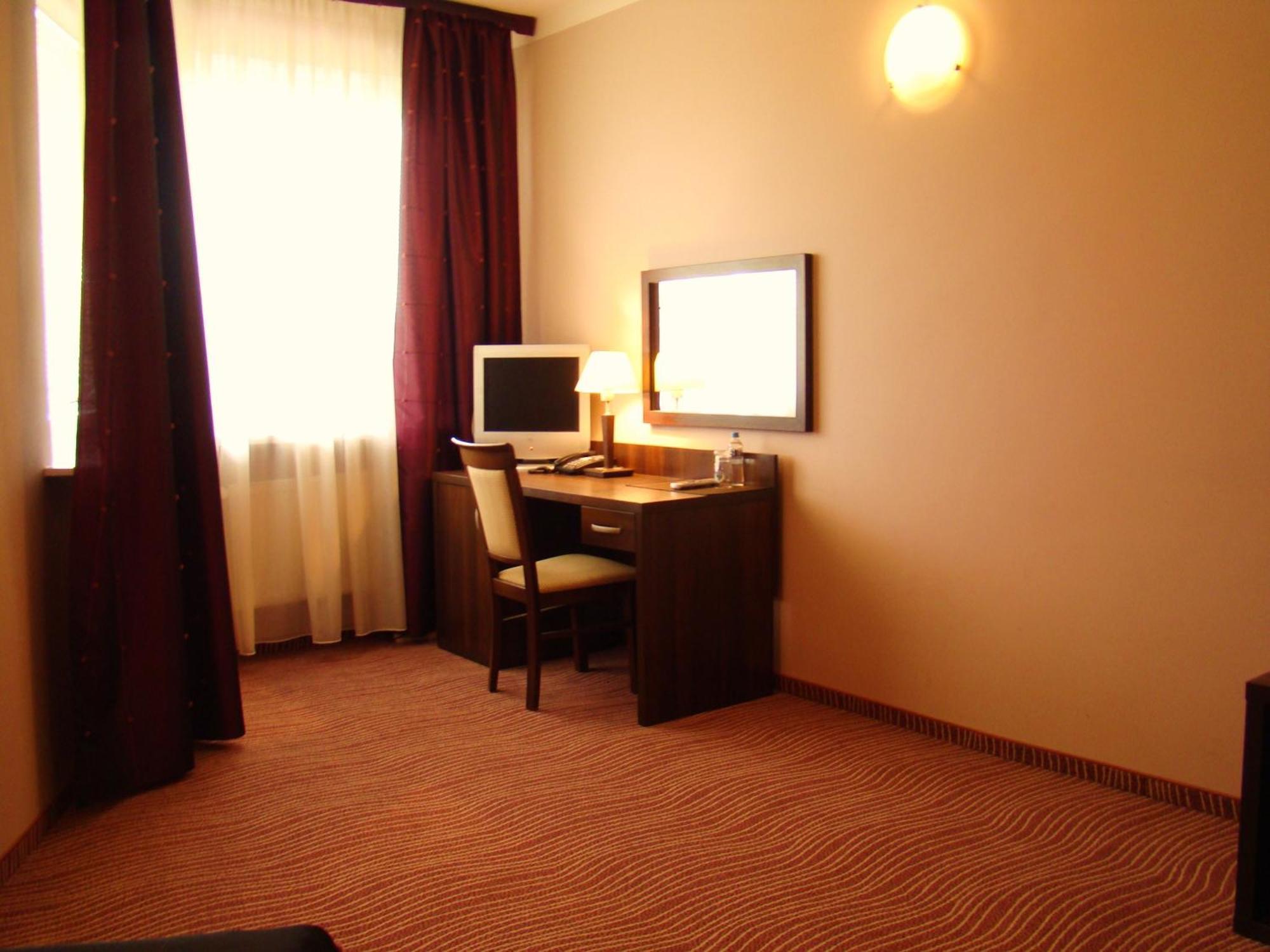 Hotel Azalia & Spa Niepołomice Exterior foto